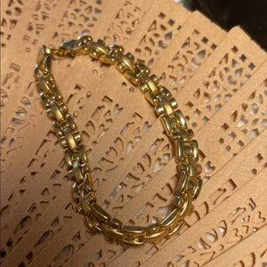 Elegant Gold Women's 10k  vintage gold panther link Bracelet 5 grams weight